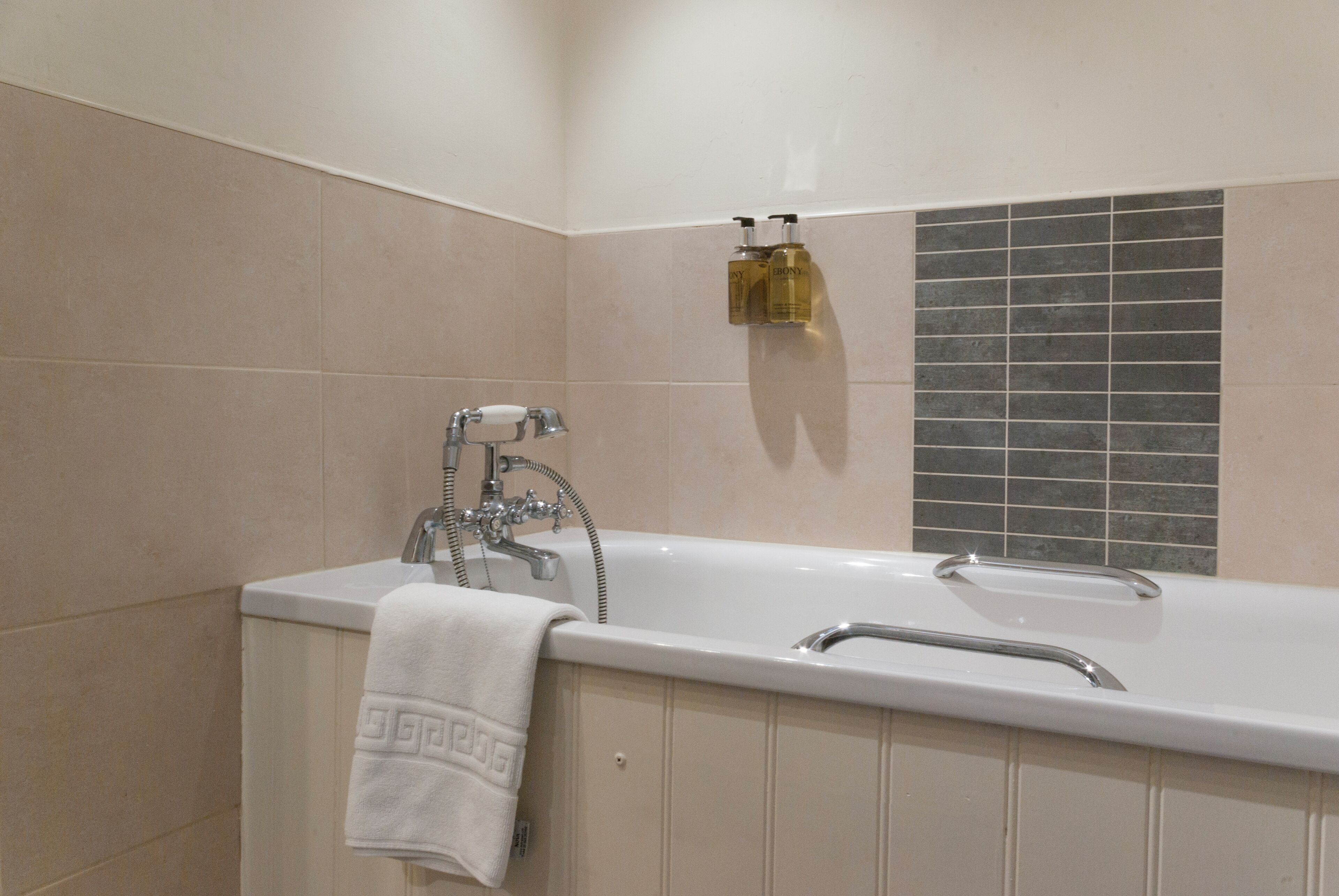 classic twin room, 2 single beds | bathroom | combined shower/bathtub, hair dryer, towels