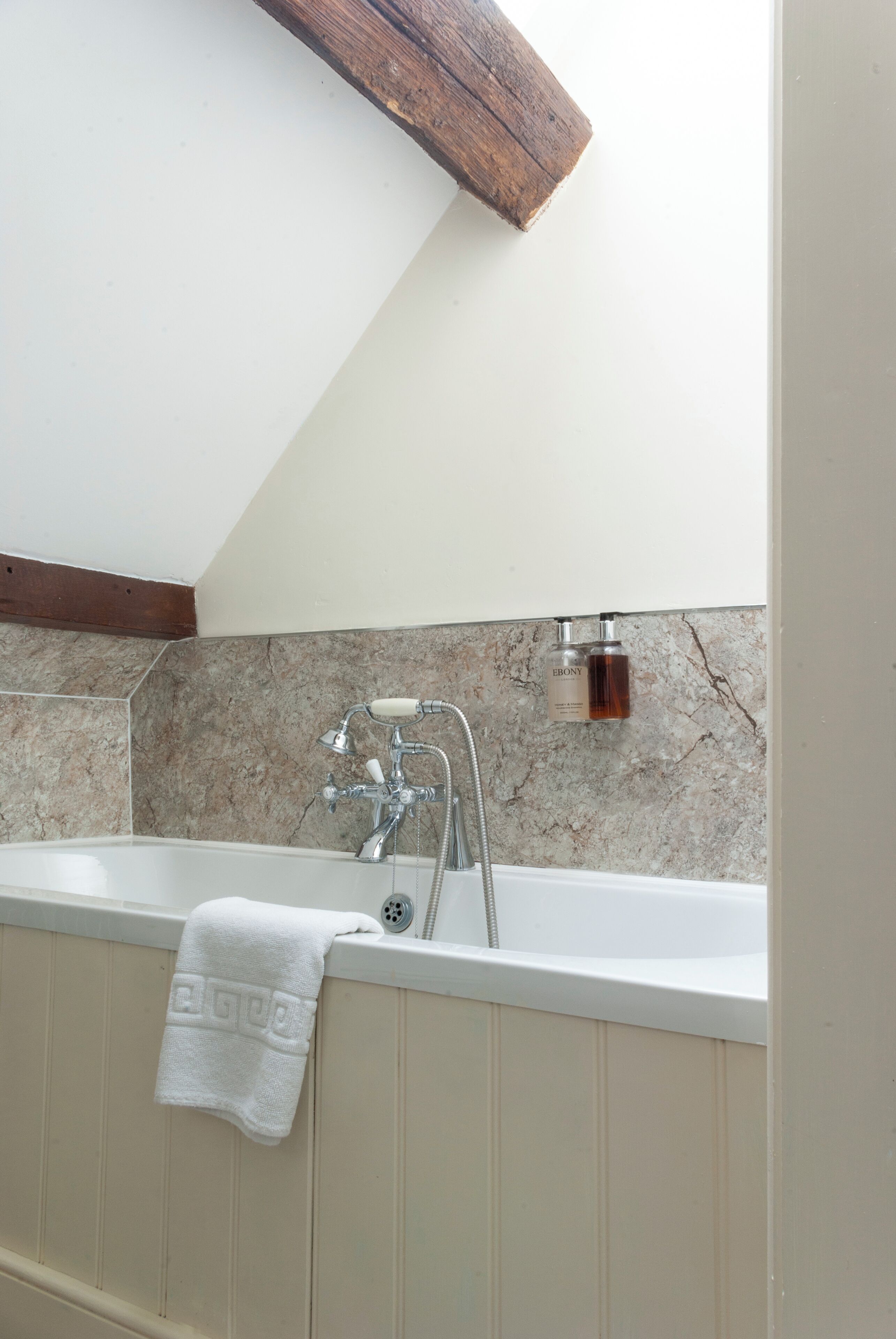 single room | bathroom | combined shower/bathtub, hair dryer, towels