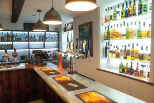 Serves lunch and dinner