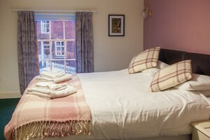 Superior Room, 1 Double Bed | Desk, travel crib, free WiFi, bed sheets