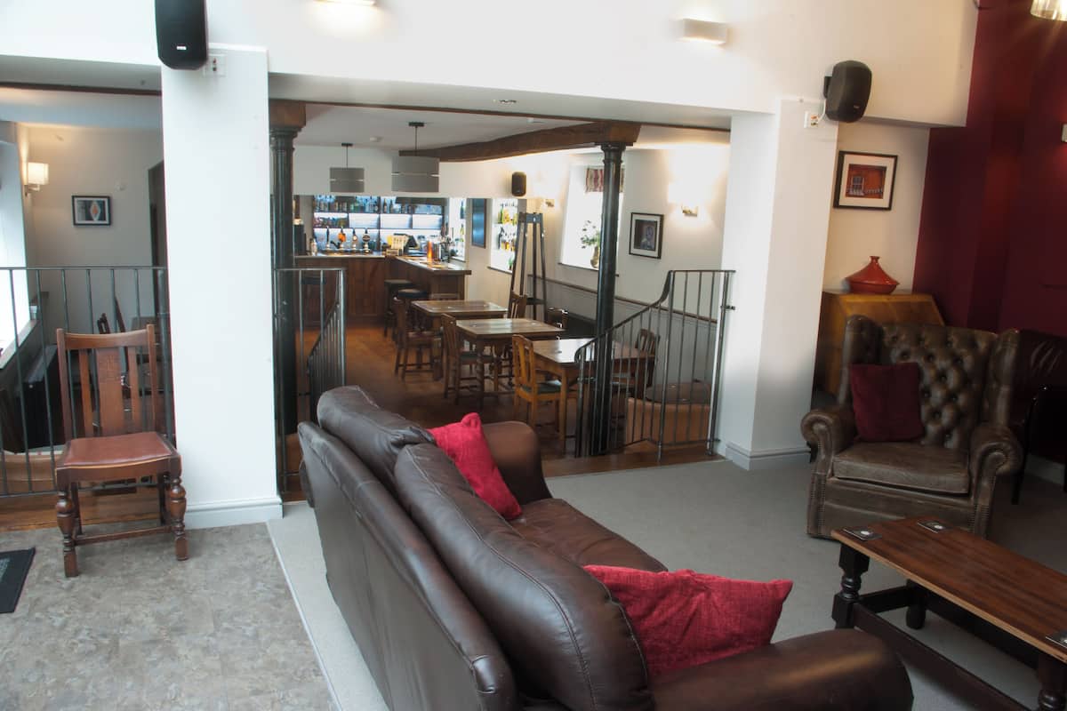 serves lunch and dinner