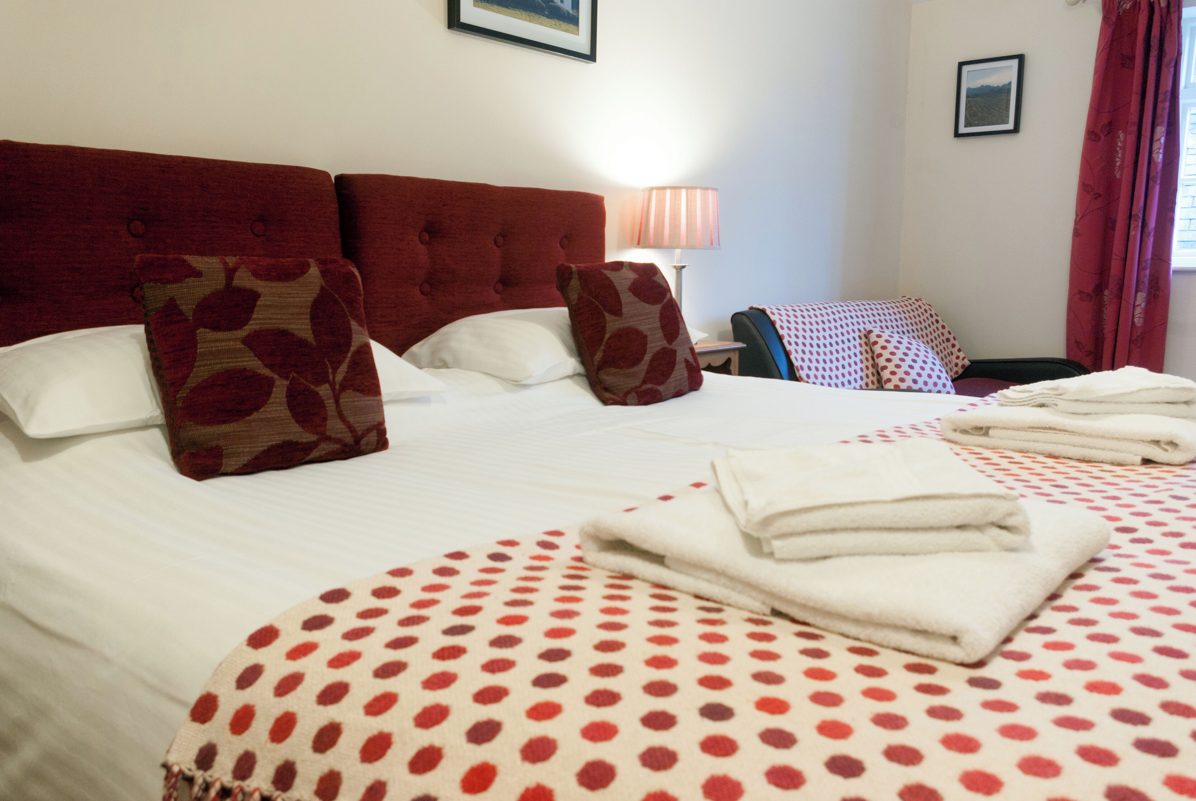 Premium tweepersoonskamer, 1 kingsize bed | Een bureau, reisbedje, gratis wifi, beddengoed