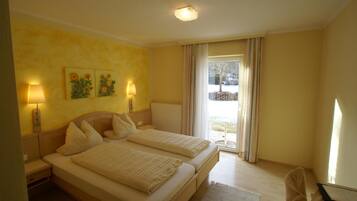 Hypo-allergenic bedding, in-room safe, desk, soundproofing
