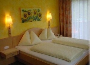 低刺激性寝具、セーフティボックス (室内)、デスク、防音設備