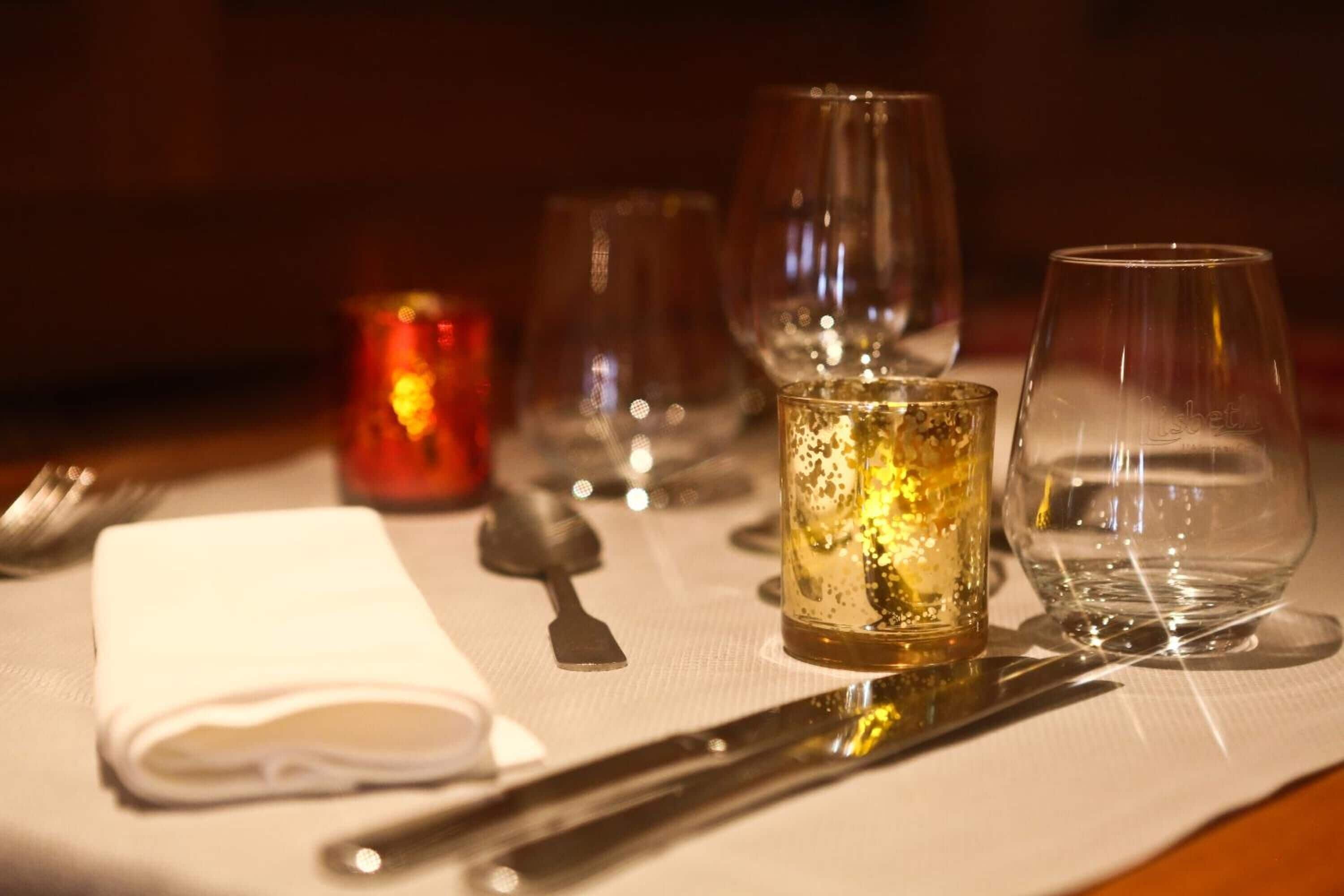 breakfast, lunch and dinner served