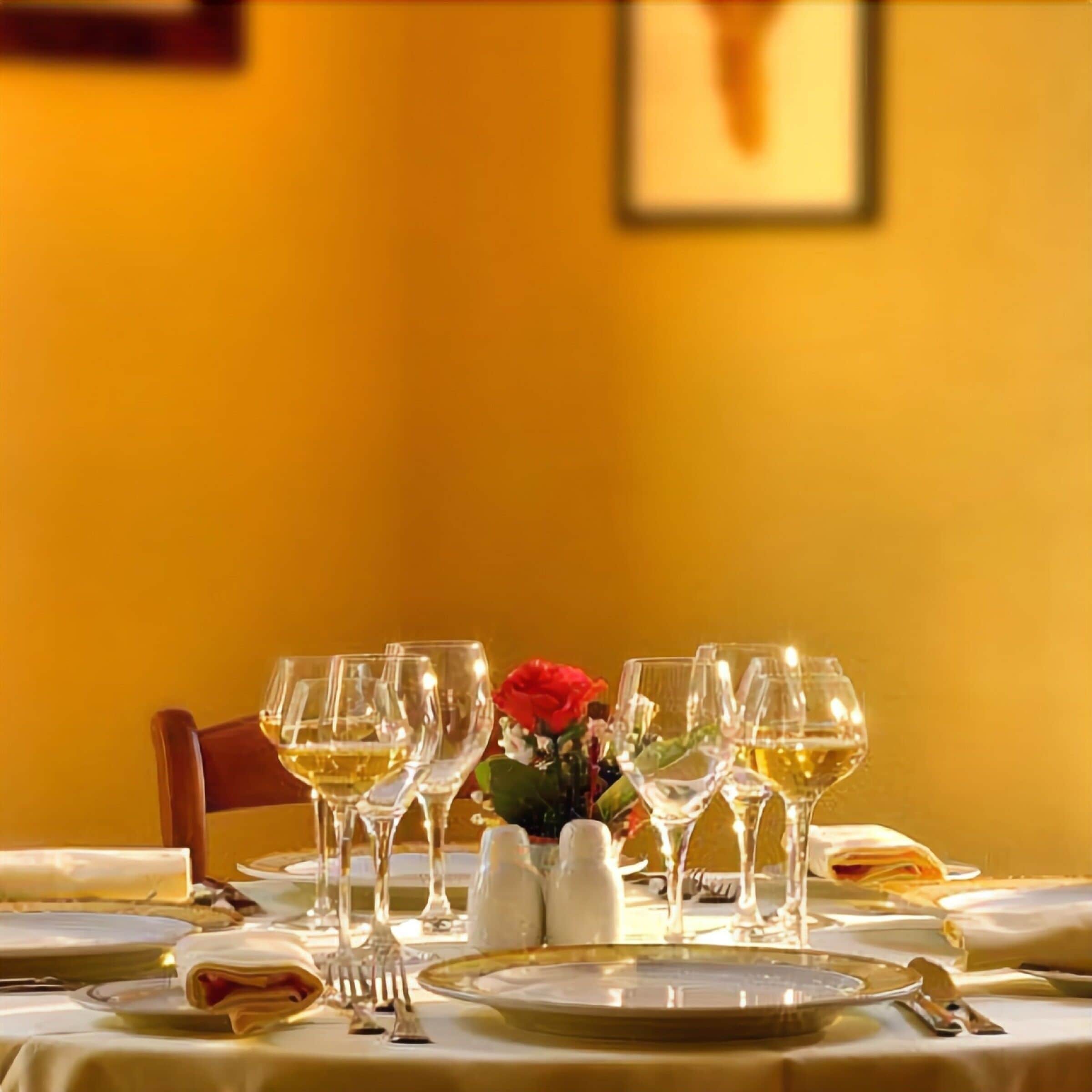 breakfast, lunch and dinner served