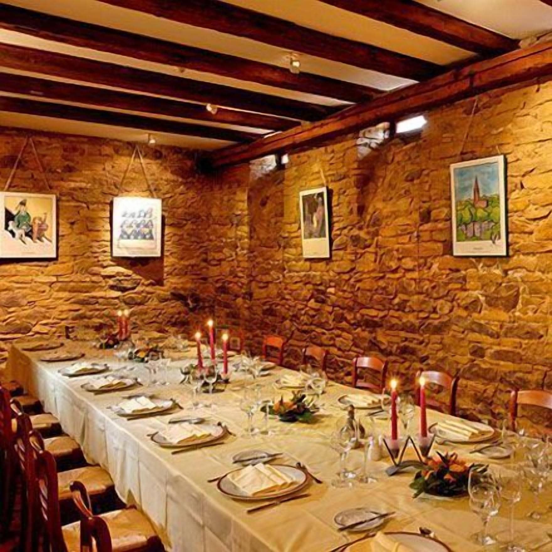 breakfast, lunch and dinner served