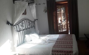 Draps italiens Frette, bureau, fer et planche à repasser