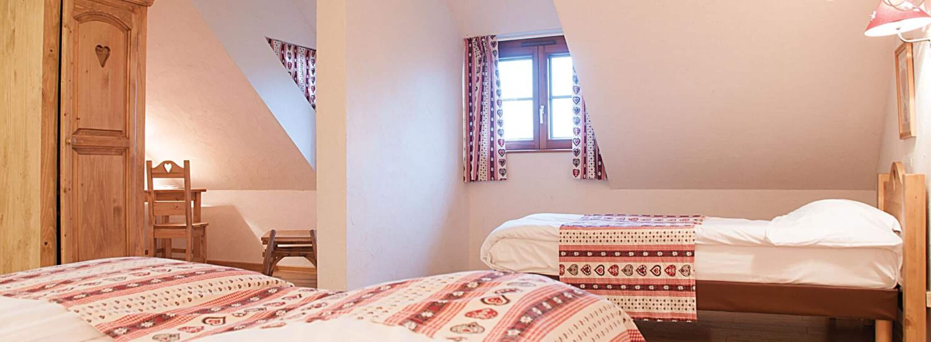 frette italian sheets, desk, iron/ironing board, cots/infant beds