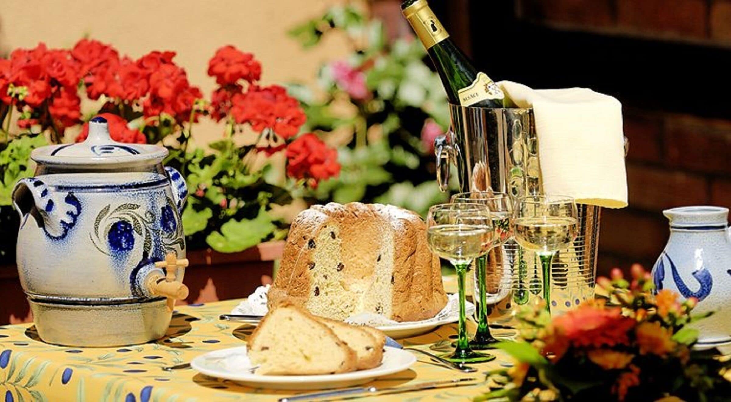 breakfast, lunch and dinner served