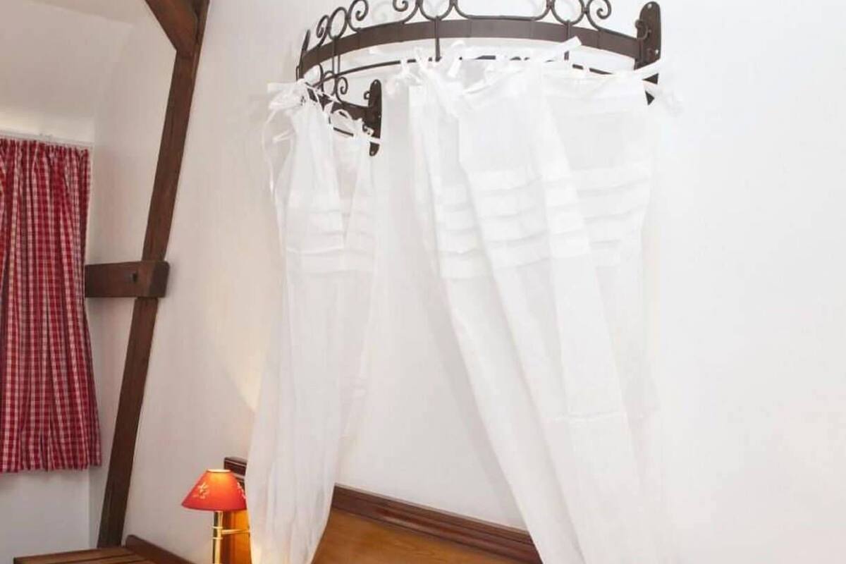 Frette Italian sheets, desk, iron/ironing board (on request)