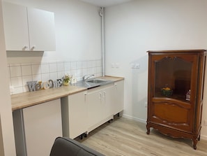 Basic Studio Suite, 1 Bedroom | Living area | 36-cm TV with satellite channels