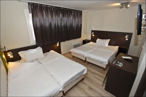 Standard Quadruple Room | Desk, iron/ironing board, free WiFi, bed sheets
