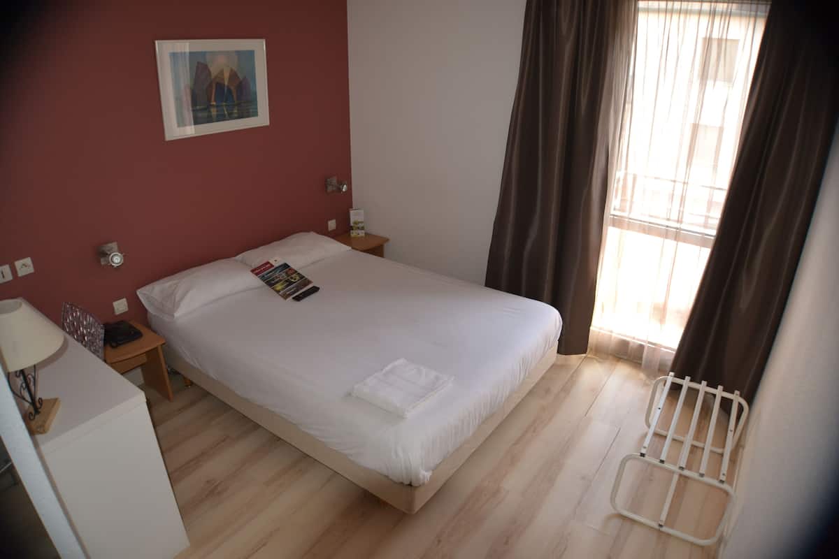 Standard Double Room | Desk, iron/ironing board, free WiFi, bed sheets