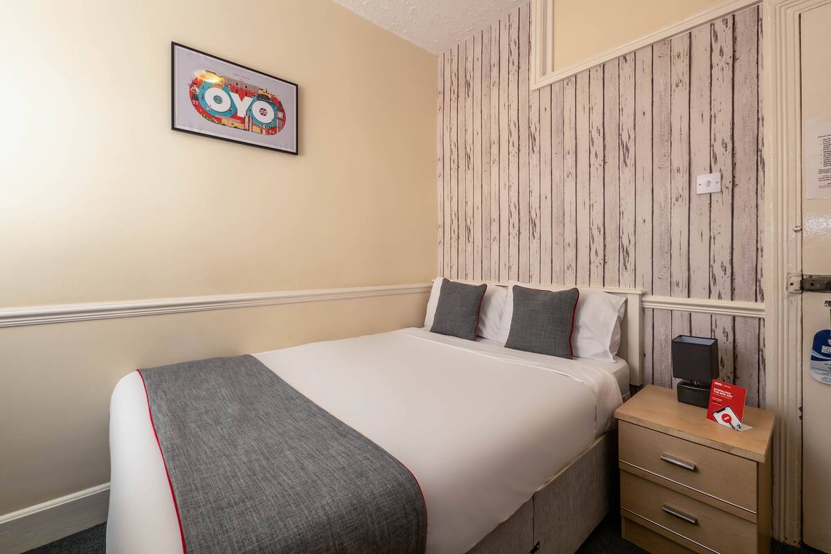 Standard Single Room | Minibar, desk, iron/ironing board, WiFi (free)