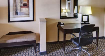 Holiday Inn Express Hotel & Suites Huntsville by IHG