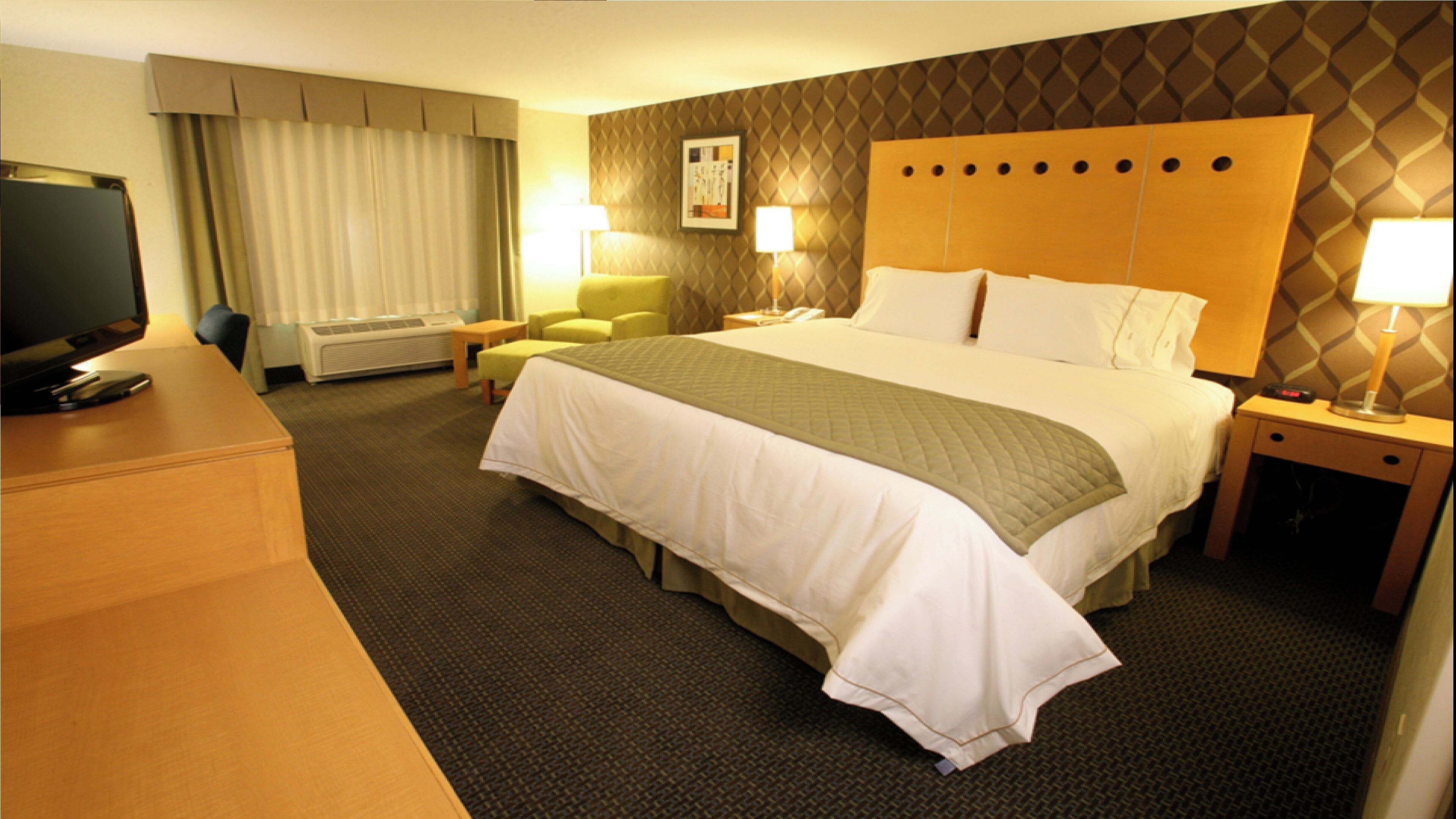 Desk, blackout drapes, iron/ironing board, free WiFi