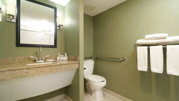 Combined shower/bathtub, hair dryer, towels