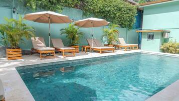 Kolam renang outdoor