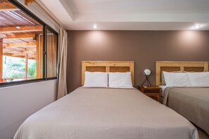 Kamar Deluks | Kamar mandi | Shower, perlengkapan mandi gratis, pengering rambut, dan handuk