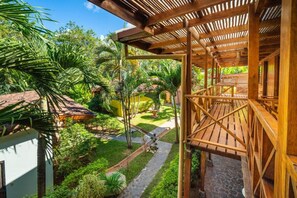 Deluxe Room 1 King Size Bed | Vista balcone