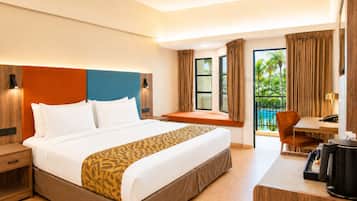 Deluxe Double Room, Sea View | In-room safe, desk, free WiFi, bed sheets