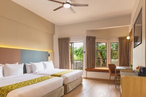Phòng dành cho gia đình, 2 giường cỡ queen, quang cảnh vườn | Minibar, két bảo mật tại phòng, truy cập Internet không dây miễn phí 