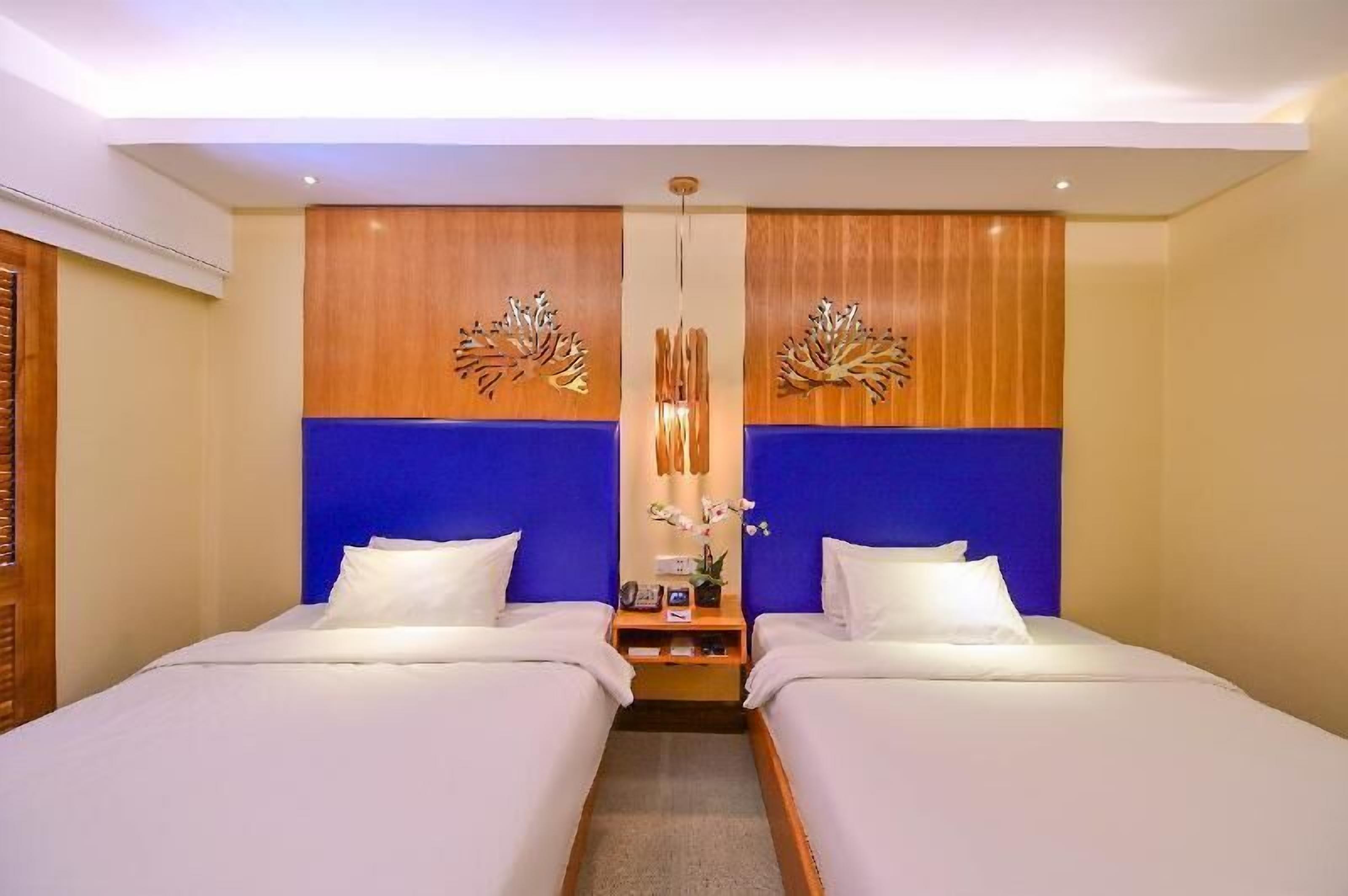 Premium bedding, in-room safe, individually decorated