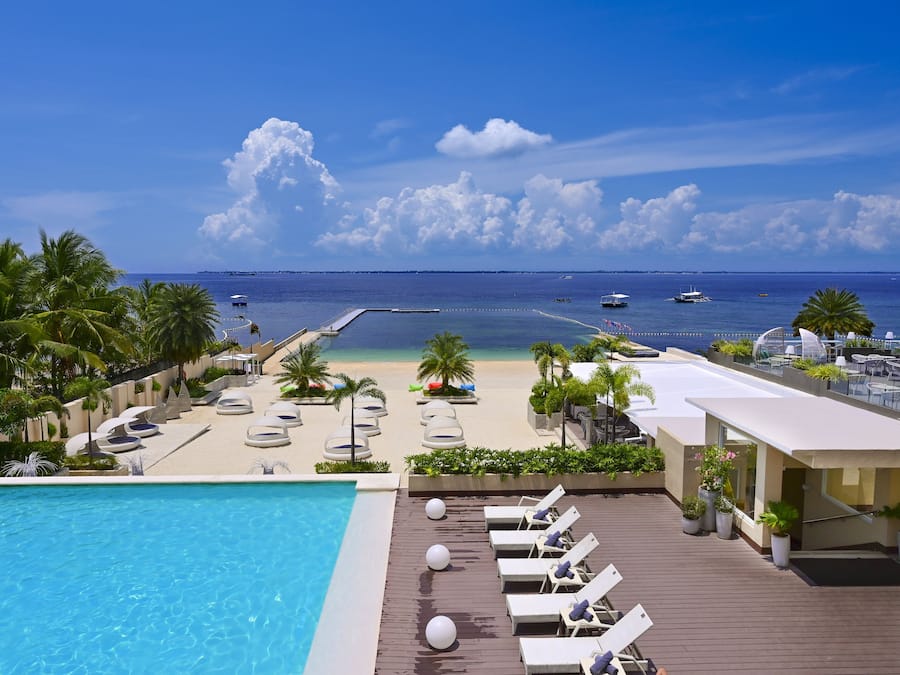 Private beach, sun-loungers, beach umbrellas, beach towels