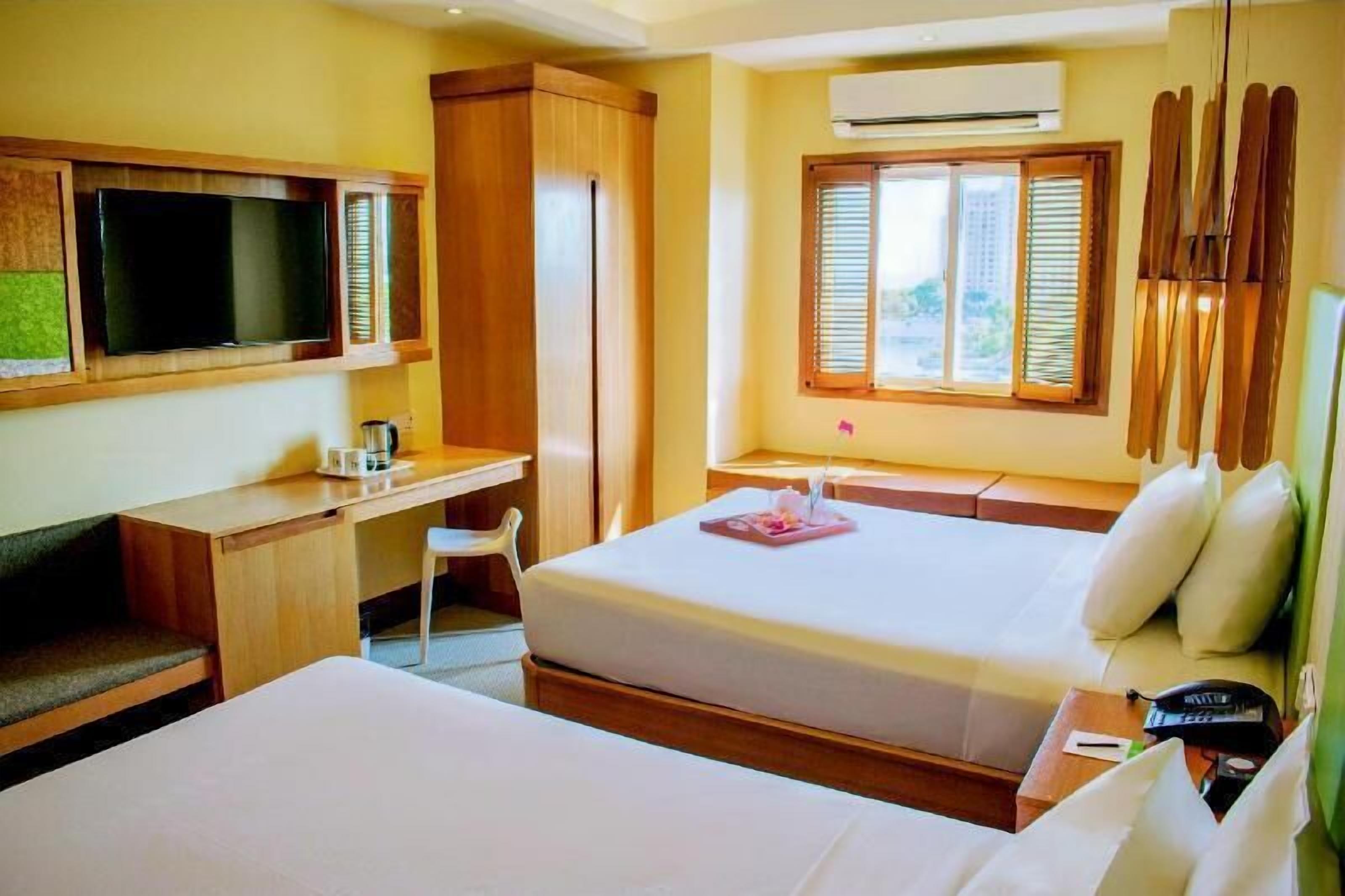 Premium bedding, in-room safe, individually decorated