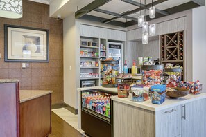 Breakfast and dinner served - Hilton Garden Inn Phoenix Airport North (Phoenix)
