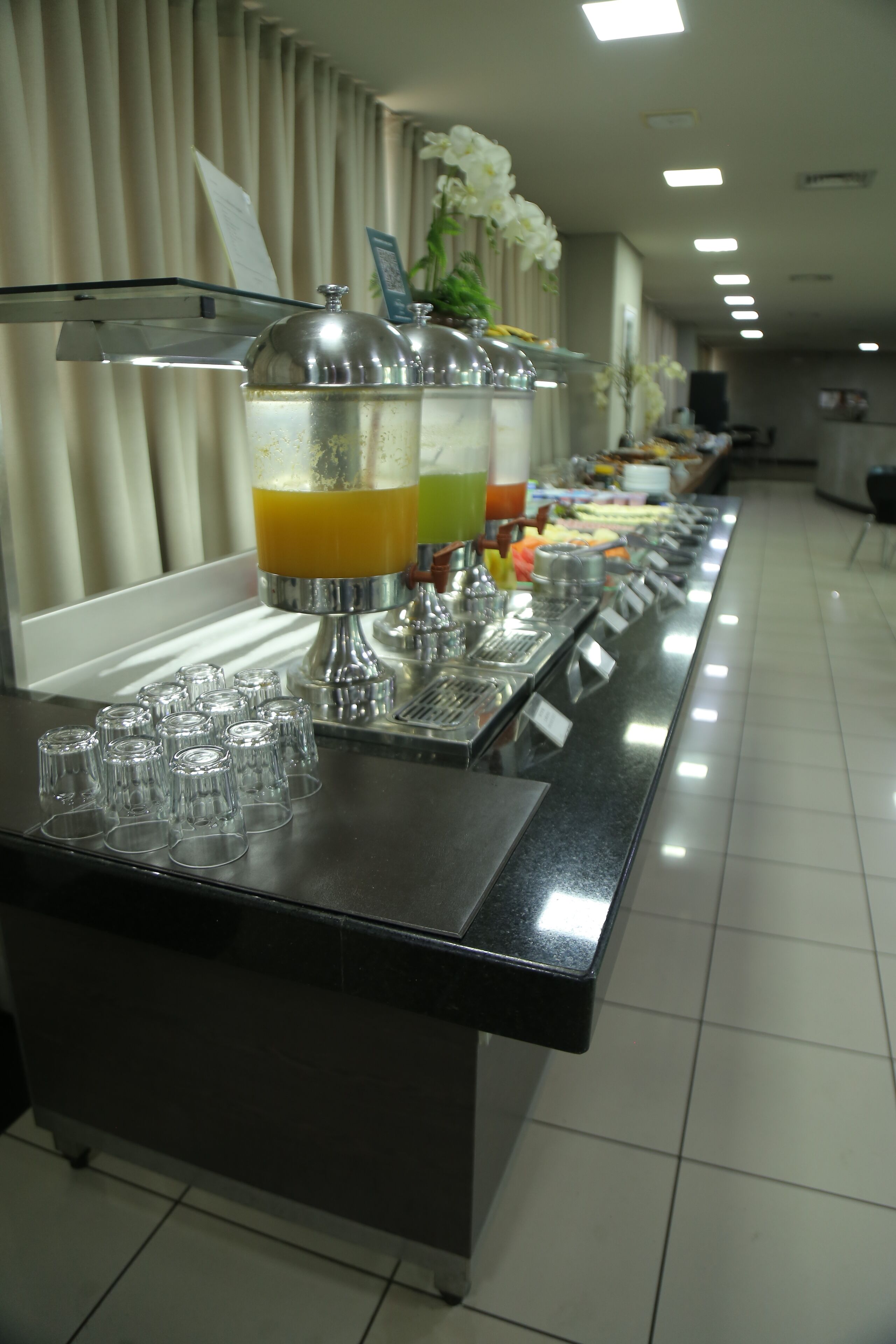 daily buffet breakfast (brl 32 per person)