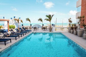 Outdoor pool, sun loungers - Sonata de Iracema (Fortaleza)