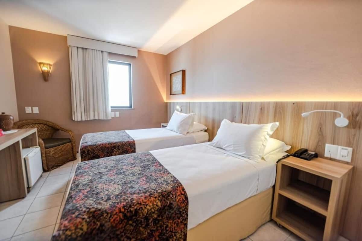 10 dormitoris, minibar, caixa forta a l'habitació i escriptori