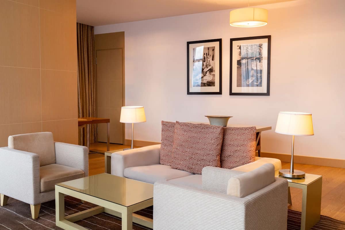 executive suite, 1 king bed (regency) | premium bedding, minibar, in-room safe, desk