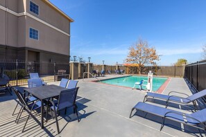 Outdoor pool - La Quinta Inn & Suites by Wyndham Kyle - Austin South (Kyle)