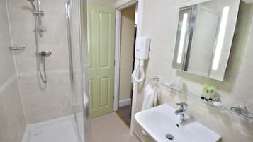 Secador de pelo y toallas