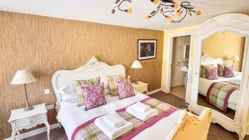 Deluxe Double Room, Ensuite | Iron/ironing board, Internet, bed sheets