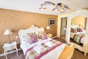 Iron/ironing board, Internet, bed sheets - The George Hotel, Crewkerne (Crewkerne)