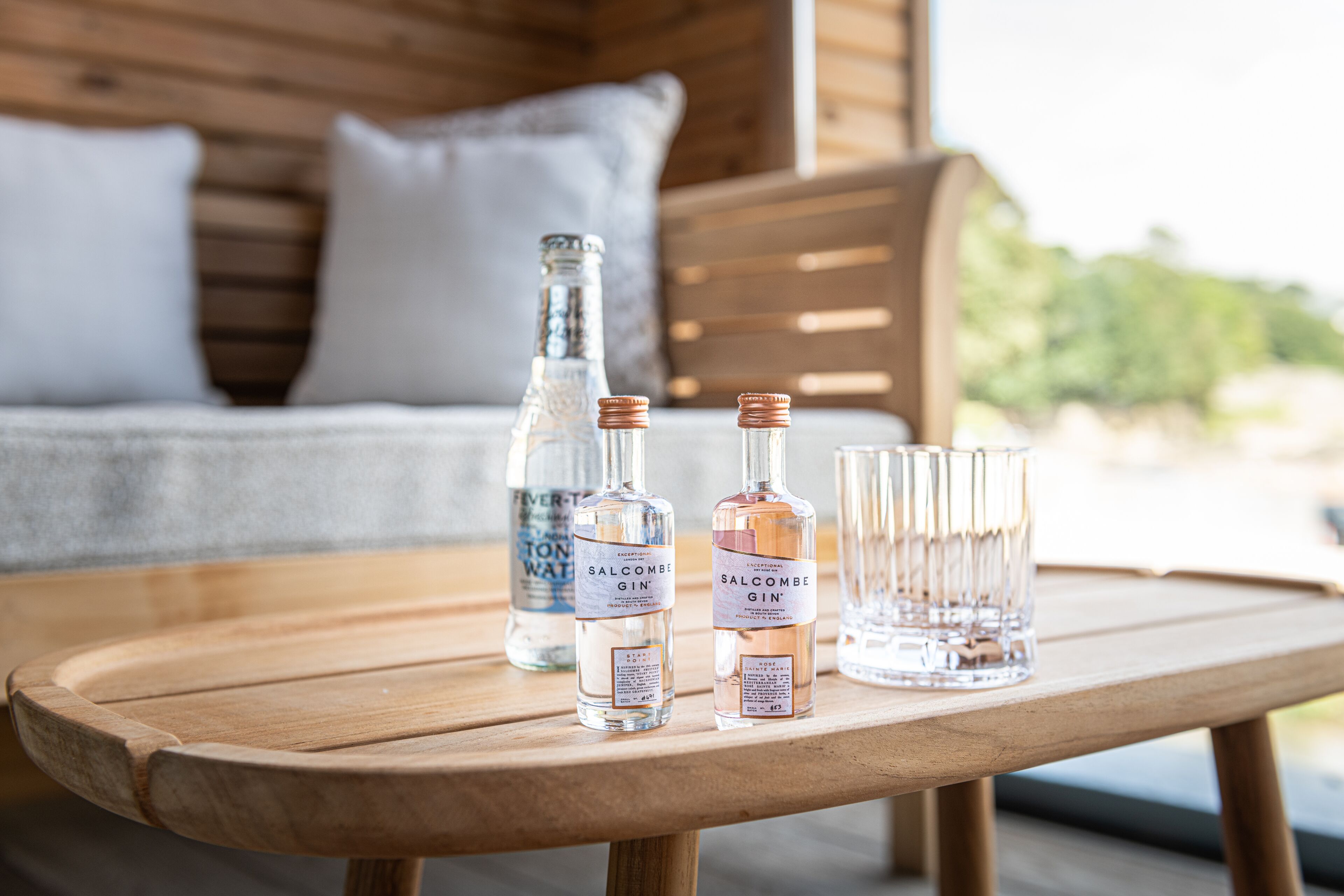 superior room, 1 king bed, sea view | living area | 40-inch smart tv with digital channels, tv, netflix