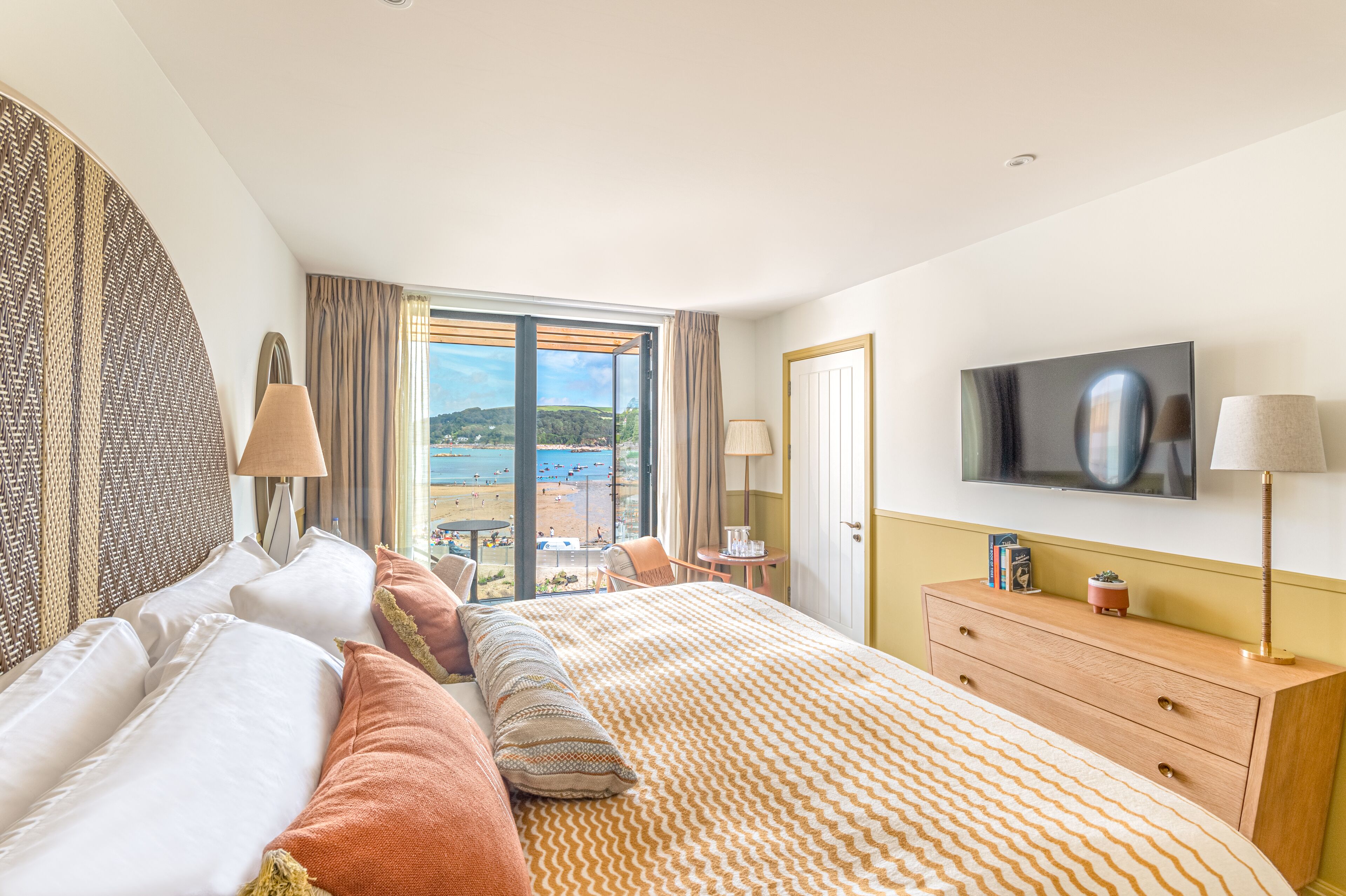 superior double room, sea view | 1 bedroom, free minibar items, individually decorated
