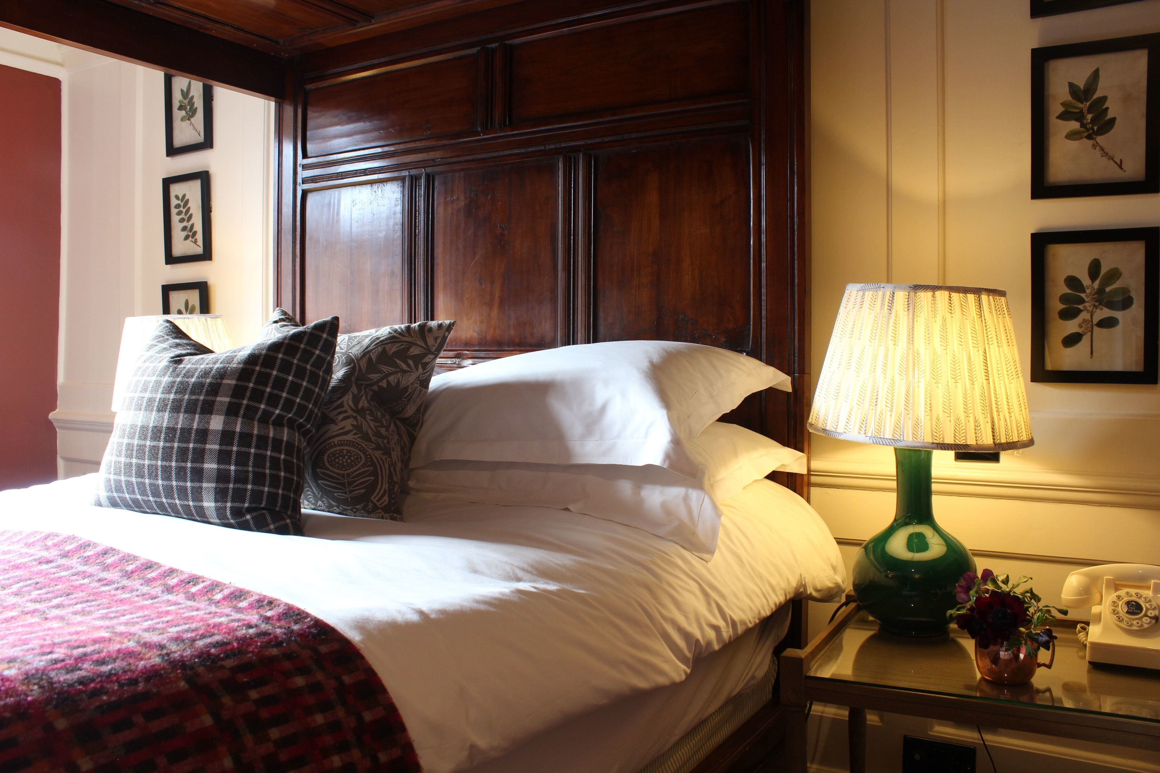 double room (four poster) | premium bedding, in-room safe, individually decorated