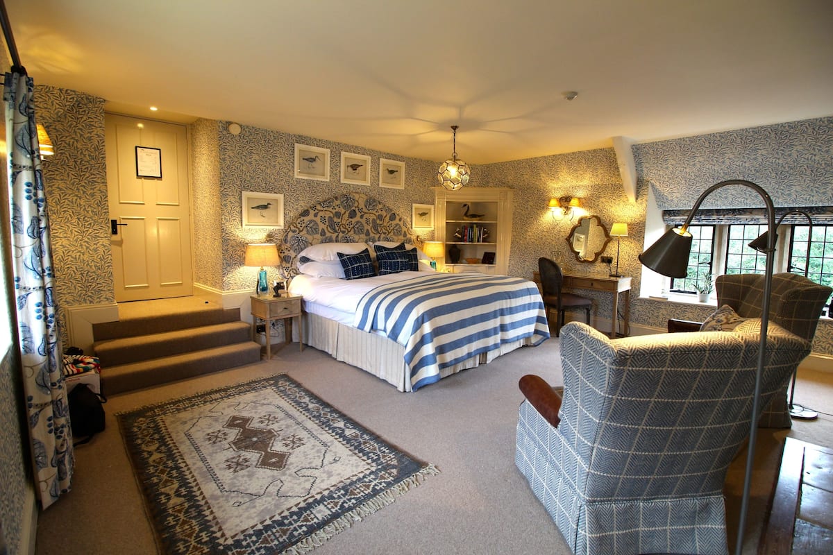 Junior Suite | Premium bedding, in-room safe, individually decorated