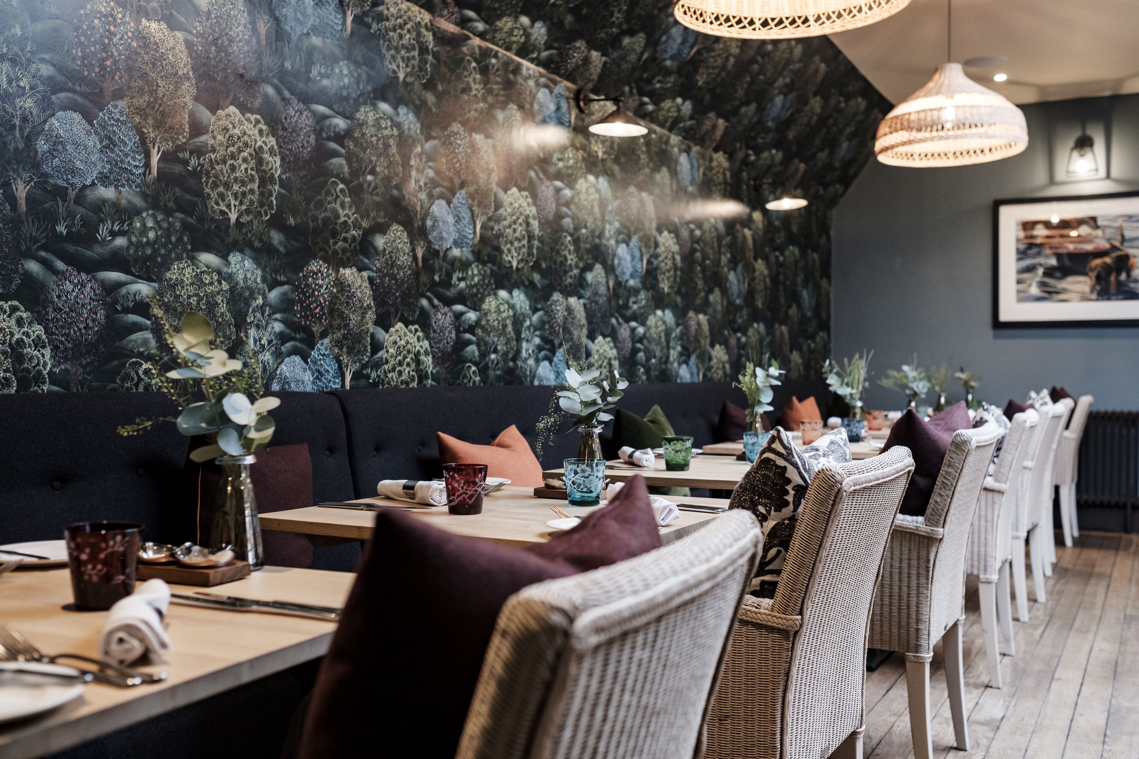 breakfast, lunch and dinner served