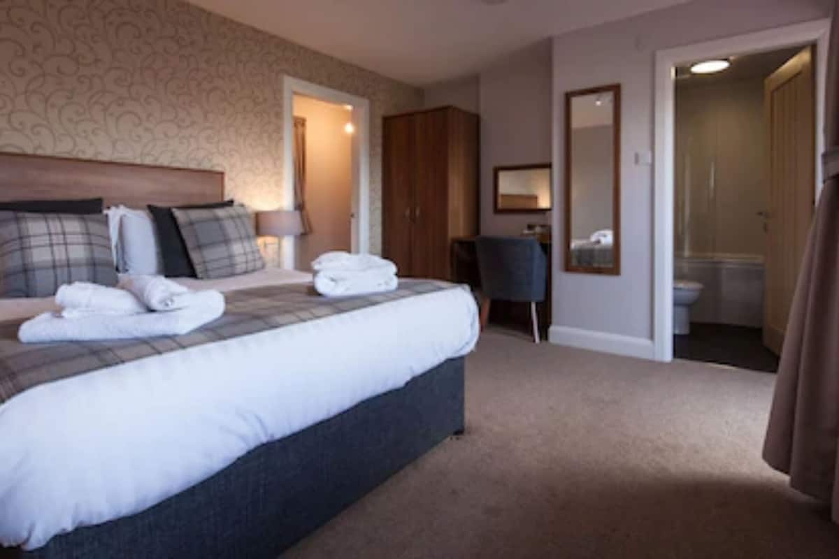 Suite familiare, 2 camere da letto, vista mare parziale (In Uig Lodge) | Wi-Fi gratuito, lenzuola