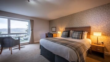 Double Room, 1 King Bed, Sea View (In Uig Lodge) | Free WiFi, bed sheets
