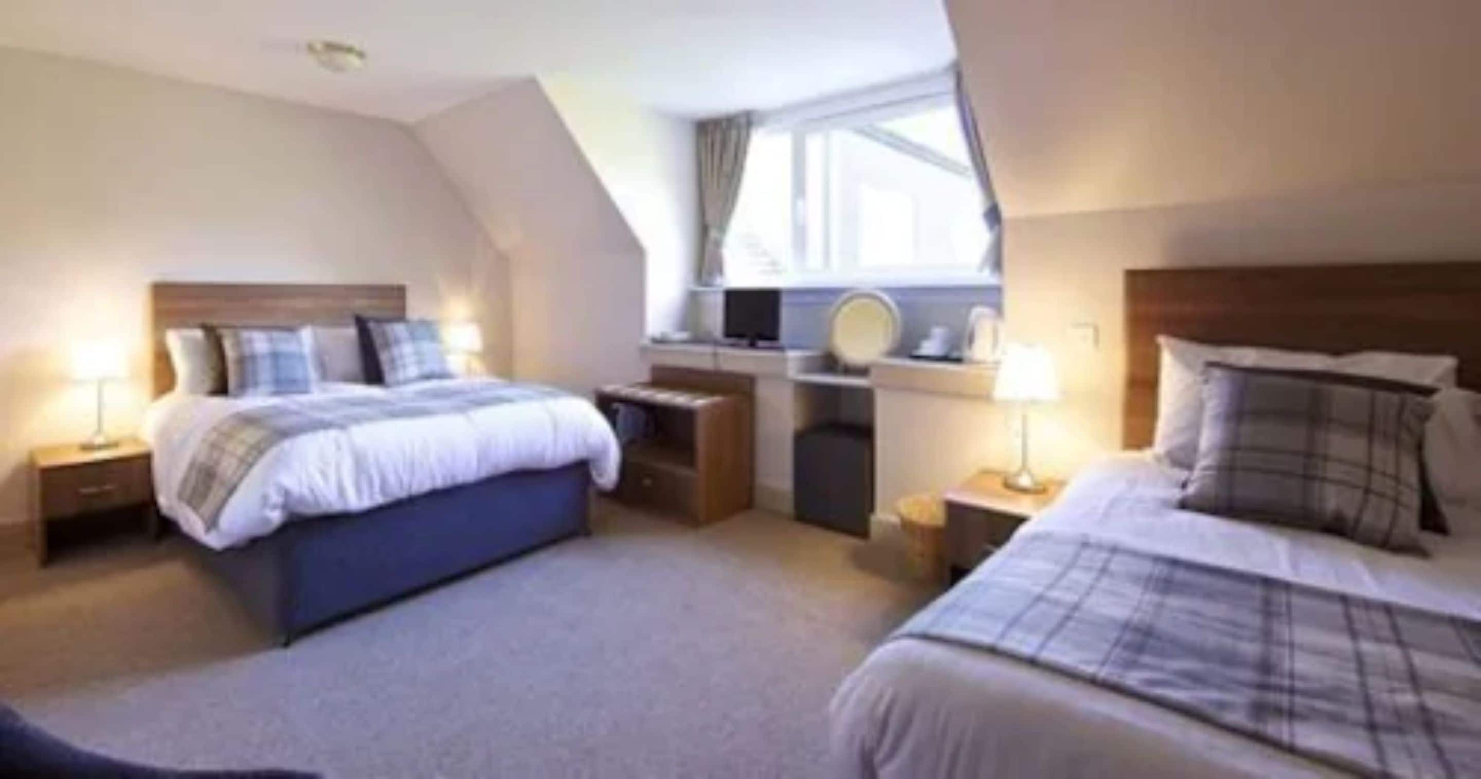 family room, ensuite | 1 bedroom, free wifi, bed sheets