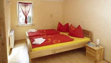 Cots/infant beds, rollaway beds, free WiFi