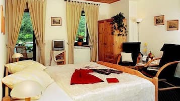 Cribs/infant beds, rollaway beds, free WiFi