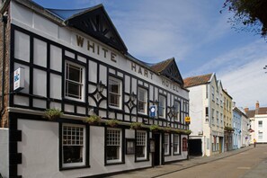 A traditional Tudor-style building with the sign "WHITE HART HOTEL" above the entrance.